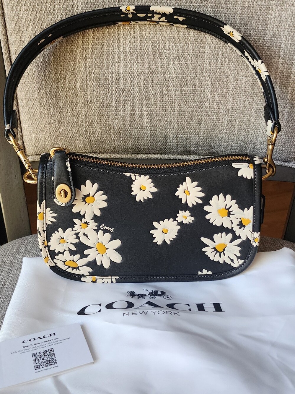 Coach Swinger 20 Bag Floral Print (Black)